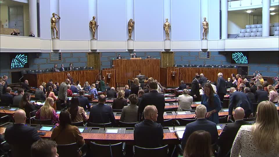 Täysistunto 24.4.2026 klo 13